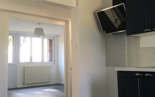 APPARTEMENT T4 RDC SURELEVE