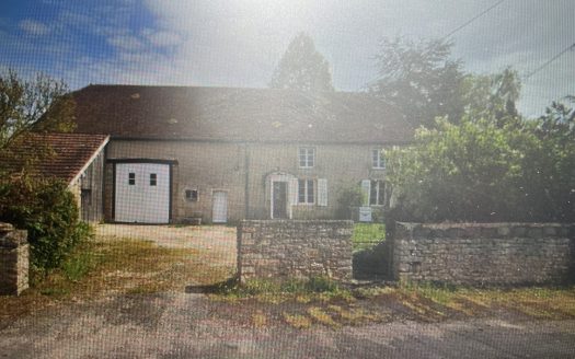 MAISON AVEC GRANGE ET JARDIN